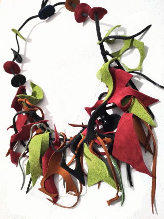 Bijuterii Fashion - Colier din piele naturala, asimetric, verde olive si bordo ,unicat