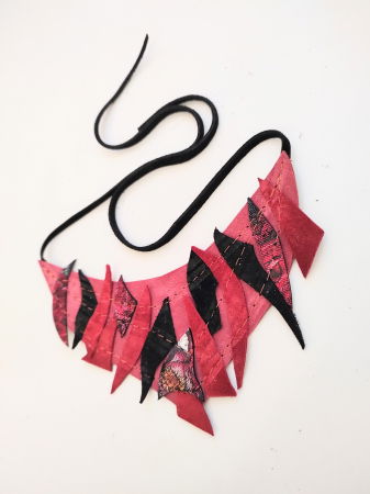 BIJUTERII - Colier unicat din piele naturală în nuanțe de roșu