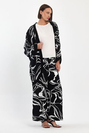 Compleu 3 piese cu bluza alba, pantaloni si blazer cu imprimeu alb-negru [4]