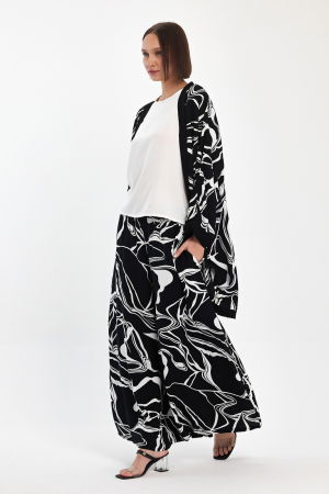 Compleu 3 piese cu bluza alba, pantaloni si blazer cu imprimeu alb-negru [10]