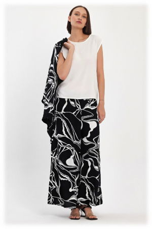 Compleu 3 piese cu bluza alba, pantaloni si blazer cu imprimeu alb-negru [2]