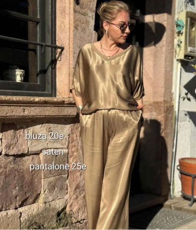 Pantaloni casual - Compleu cu pantaloni, din vascoza, cu aspect lucios satinat, auriu