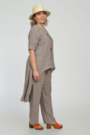 Compleu din in, cu nasturi decorativi, cu pantaloni si bluza tunica mai lunga in spate, bej inchis [1]