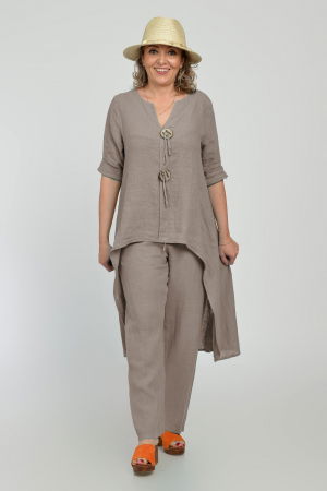Pantaloni din In - Compleu din in, cu nasturi decorativi, cu pantaloni si bluza tunica mai lunga in spate, bej inchis