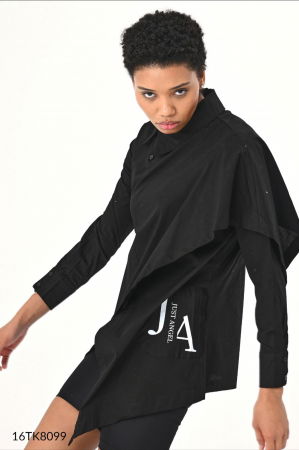 Camasa neagra in colturi asimetrice, petrecuta in fata [1]