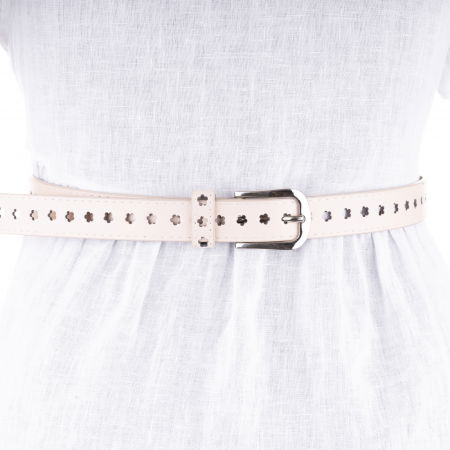 ACCESORII DAMĂ - Curea bej de 2.5 cm cu flori decupate, din piele ecologica cu catarama metalica argintie