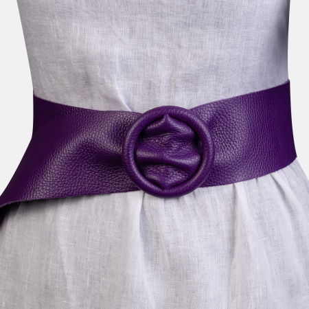Curea mov din piele naturala cu latime de 7 cm, catarama rotunda imbracata in piele