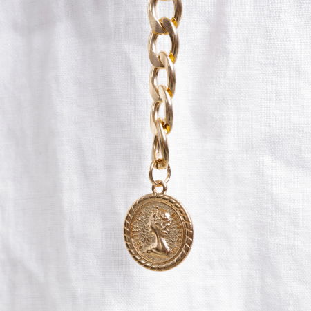 Curea metalica aurie cu model lant si alte 2 lanturi decorative [1]