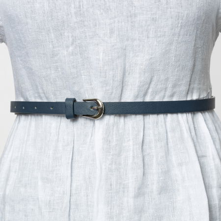 Curea subtire bleumarin de 1 cm, din piele ecologica cu catarama metalica argintie rotunjita