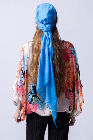 Esarfa albastra, dreptunghiulara, in colturi alungite, din bumbac si matase [2]