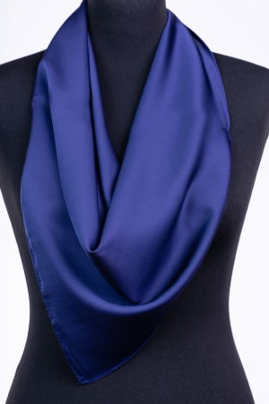 Esarfa bleumarin, patrata, din vascoza