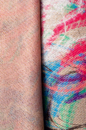 Esarfa cashmere cu fir din lurex, flori stilizate pe fond bej [1]