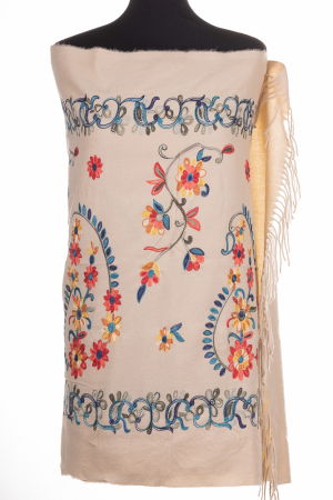 Esarfa cashmere cu model floral brodat pe fond bej deschis [2]