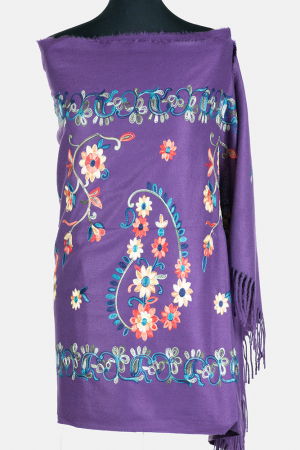 Esarfa cashmere cu model floral brodat pe fond mov