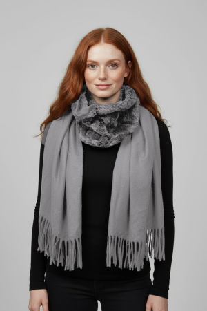 Eșarfe tip Cashmere - Eșarfă cu blăniță ecologică pe centru și franjuri decorative, gri deschis