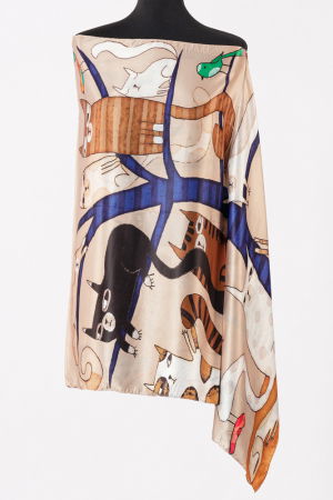 Eșarfe din Mătase - Esarfa cu doua fete, din matase, cu imprimeu diferite pisici in copac pe fond camel