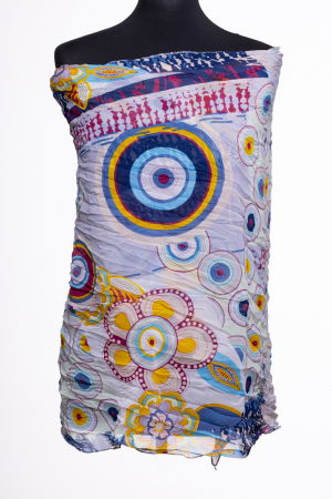 Eșarfe din Vâscoză - Esarfa dreptunghiulara in colturi alungite, cu imprimeu cercuri colorate pe fundal bleu, din vascoza