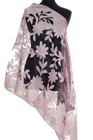 Eșarfe din Vâscoză - Esarfa eleganta cu motive florale roz deschis brodate pe voal negru