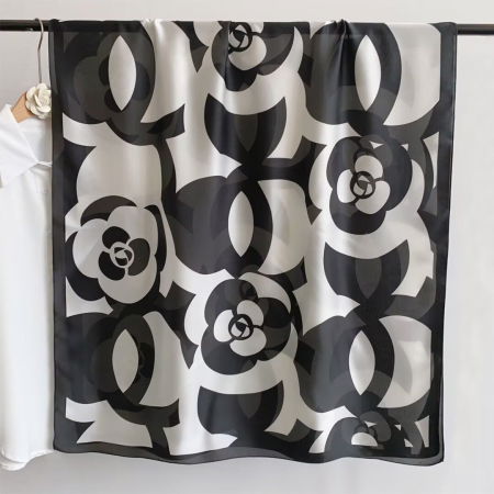 Eșarfe din Mătase - Esarfa dreptunghiulara tip pareo, cu flori stilizate alb/negru