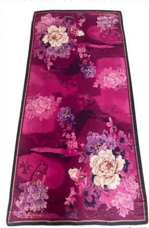 Eșarfe din Mătase - Esarfa dreptunghiulara tip pareo, cu flori pe fond mov