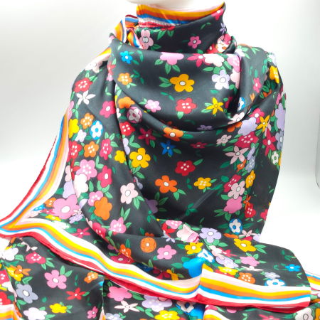 Esarfa dreptunghiulara tip pareo, cu imprimeu floral multicolor pe fond negru [2]