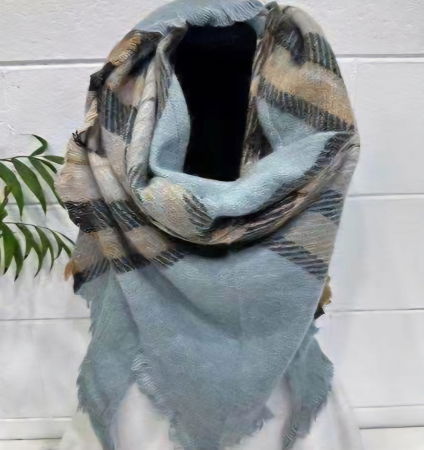 Eșarfe tip Cashmere - Esarfa din lana si vascoza cu imprimeu ecosez pe fond bleu, forma triunghiulara