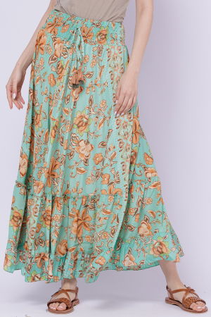 Fuste Casual - Fusta ampla cu doua volane din matase indiana cu flori caramizii pe fond verde menta