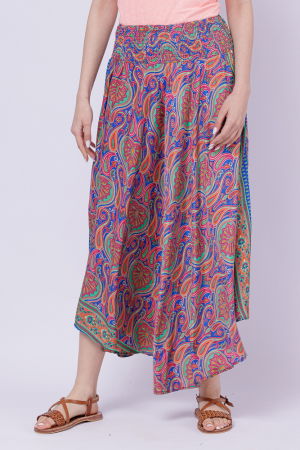 Fusta ampla din matase indiana cu flori roz si fucsia pe fond albastru [2]