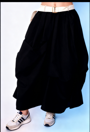 Fusta ampla din tafta neagra cu drapaj sculptural si talie marcata [1]