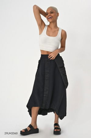 Fusta neagra gogosar, asimetrica, din bumbac, cu material creponat si buzunar fantezist [1]