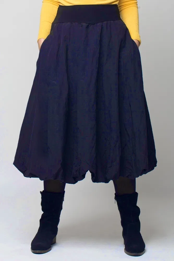 Fuste masuri mari - Fusta bleumarin midi, tip gogosar, din tafta cu memorie
