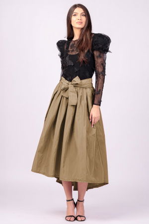 Fuste din Tafta - Fusta camel deschis, cu trena, ampla, din tafta