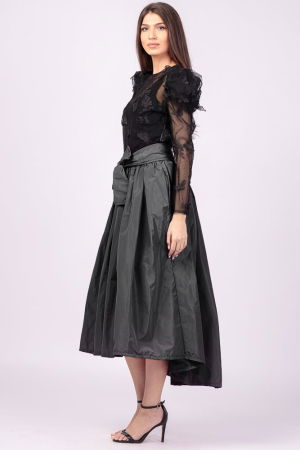 Fusta gri, cu trena, ampla, din tafta [1]