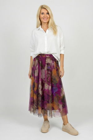 Fuste Casual - Fusta clos din tulle cu imprimeu pictural multicolor pe fond mov zmeura