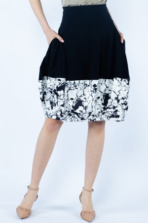 Fuste din Bumbac - Fusta neagra din jerseu, midi, tip lalea, cu imprimeu la poale