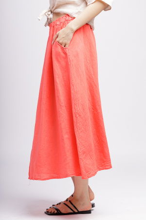 Fusta din in corai cu nasturi decorativi pe o parte [1]