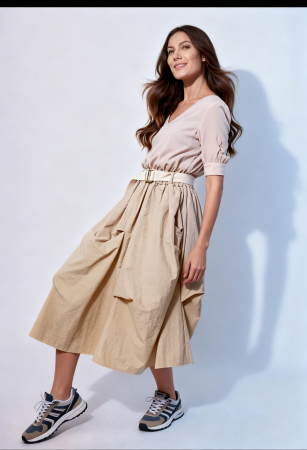Fusta ampla din tafta bej cu drapaj sculptural si talie marcata [1]