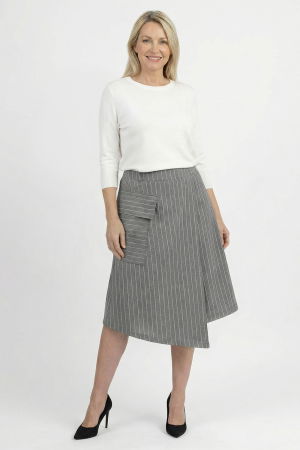 Fuste Casual - Fusta gri cu dungi fine, midi petrecuta din punto milano, cu buzunar aplicat si colt - Copie