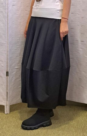 Fusta lalea neagra ampla cu material tip rips – model modern si comod [1]