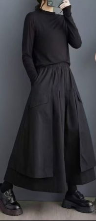 Fusta lunga ampla cu suprapuneri laterale, neagra [1]