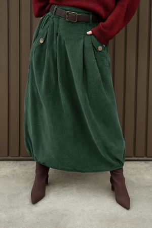 Fuste masuri mari - Fusta lunga din catifea reiata, cu nasturi la buzunare si curea inclusa, verde