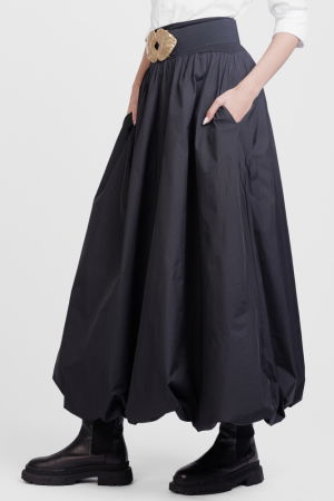 Fusta lunga gogosar, din tafta subtire neagra [4]