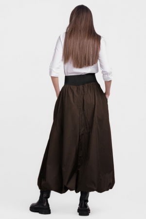 Fusta lunga gogosar, din tafta maro [1]