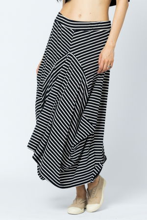 Fuste masuri mari - Fusta lunga in colturi, din tricot subtire de vascoza, dungi alb-bleumarin