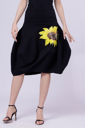 Fuste din Bumbac - Fusta neagra din jerseu, midi, tip lalea, cu imprimeu floarea soarelui si fluture