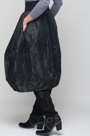 Fusta neagra midi, tip lalea, din tafta cu memorie [4]