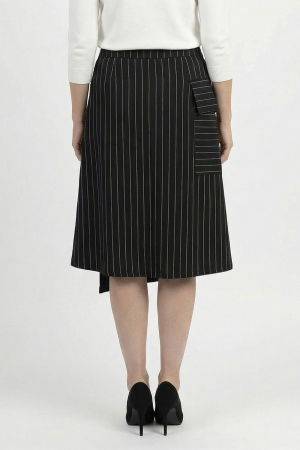 Fusta neagra cu dungi fine, midi petrecuta din punto milano, cu buzunar aplicat si colt [3]