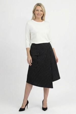 Fuste Casual - Fusta neagra cu dungi fine, midi petrecuta din punto milano, cu buzunar aplicat si colt