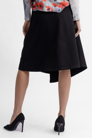 Fusta neagra midi petrecuta din punto milano, cu buzunar aplicat si colt [2]