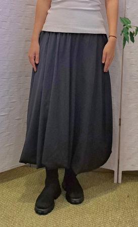 Fusta neagra midi, gogosar, material tip rips – model elegant si versatil [1]